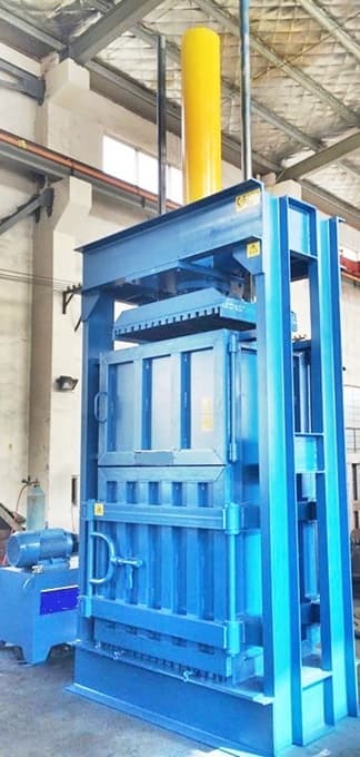 Coconut fibre baling press